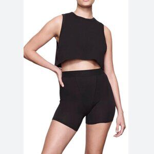 SKIMS Boyfriend Crop Sleep Tank In Onyx